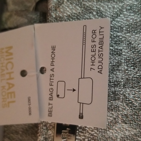 Michael Kors Adjustable Belt Bag silver sz. L/XL - Picture 9 of 12